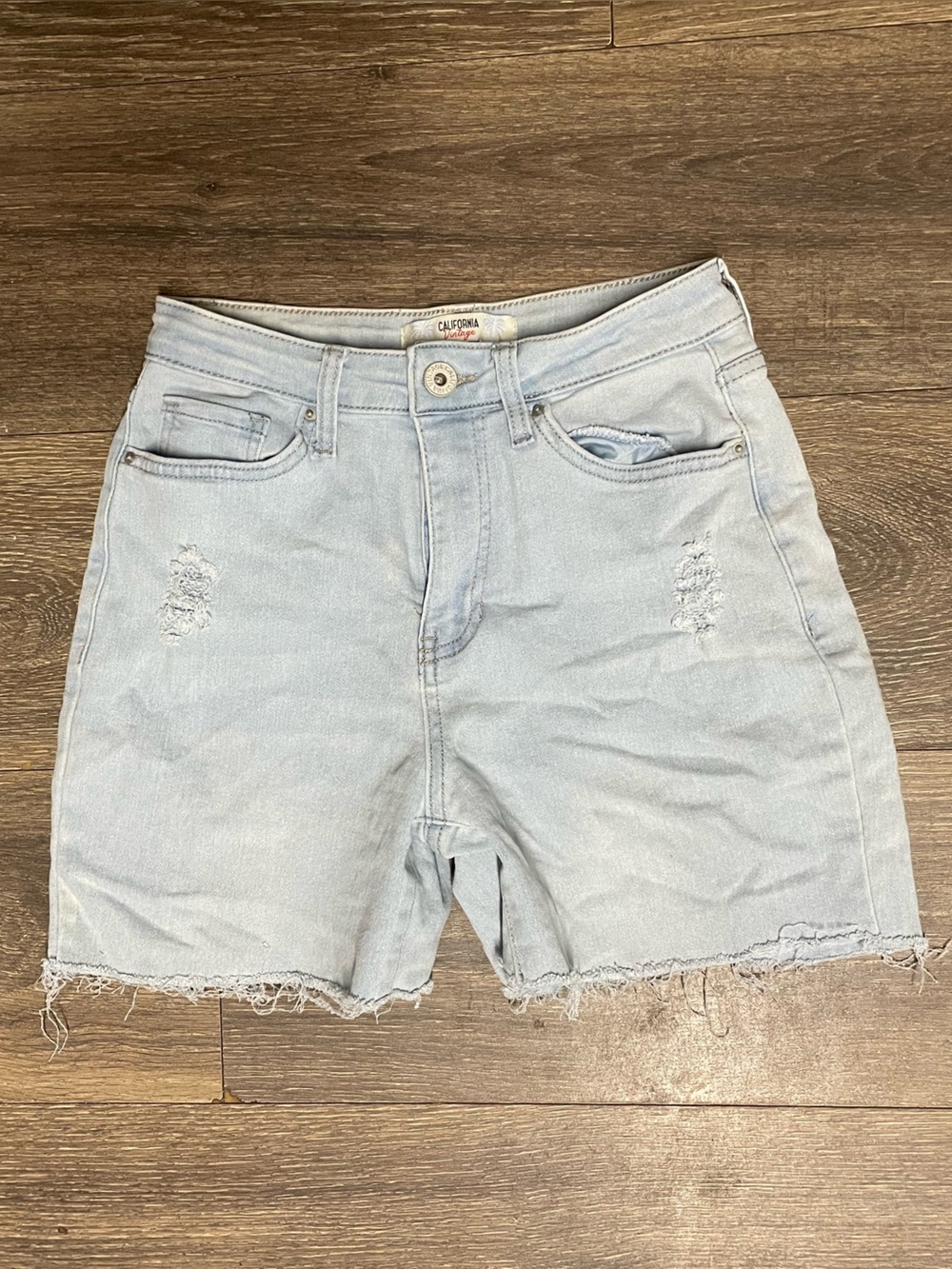 California Vintage Sunlight Light Wash Denim Shorts size 3 / 26 summer days